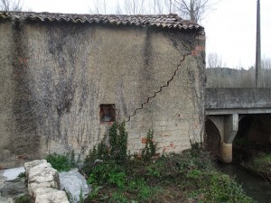 Many people dream of buying a property next to a lake or river in rural Portugal.