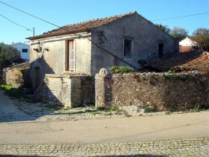 how to plaster an old Portuguese house, length of concrete floor joists in Portugal, building materials Portugal, reclaimed building materials Portugal, how to build a first floor deck, recommended insulation for walls in Portugal, Portuguese outside paint,	tiles for external terrace, ways of building well insulated house walls, house painting Portugal, staircases for small spaces, German terrace tiling, sandwich panels – Portugal, how to fit a damp proof membrane, Portuguese outside paint, plaster boarding old stone house castelo construction, central portugal construction,building costs in Portugal, cost of building a house in Portugal,how are houses built in Portugal, how much to build a house in Portugal, insulate a stone house, home insulation in Algarve, portugal house plan, how much would it cost to build a house in Portugal, heating firms in central portugal sun shades outside of the house, rising damp in villa in Portugal, house cracks in Portugal, rain damage to stone house, leaking in house from rain. roof tile sagging in bedroom, rising damp in villa in portugal how to build a sun shade, modern weather shades for building porch, pergolas rustica, wood sun shade, sun shades outside of the house,	pergola uk, wood pergola and glass, sun shades for pergola rustic wooden post pergola, pergolen, glass pergola, alpendres self build in Portugal, traditional house plans in Portugal, architect costs in Portugal, 3 bedroom low cost house, Portugal house plan, off the shelf plaster moulding for ceilings, stone surround windows, how to make a window opening in a stone wall, enlarging window opening in stone wall, windows and doors Portugal	 positioning a wood burning stove, best position for wood burning stove, wood burner positioning, wood burner positioning, best position to put a log burning stove, where to position a wood burning stove, best place to position a wood burning stove, positioning a log burner, best position for a wood stove does borax kill woodworm, borax treatment for woodworm, borax,why do woodworm like grouting, sodium tetraborate decahydrate for woodworm, wood worm in old joists, borax and wood worms, dry rot in stone walls, borax to kill wood worms, Wood infestation insects, safe ecological woodworm treatment, roof tile sagging in bedroom, woodworm in Portugal	  living in central Portugal, houses for sale Portugal,portugal stone house,stone house, Portugal, stone houses for sale